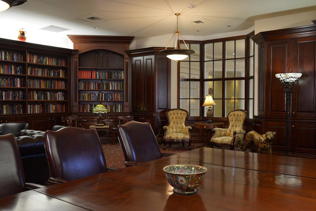 Queens Landing Hotel