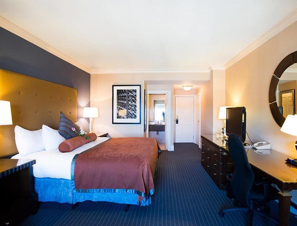 Queens Landing 4*