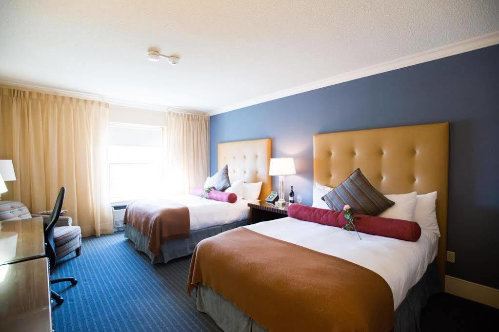 Queens Landing 4*
